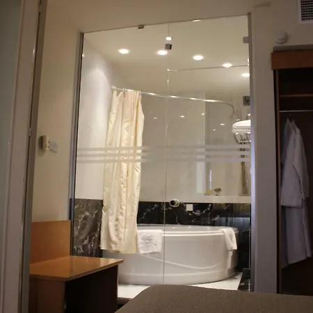 Ξενοδοχείο Europa Plaza 3*