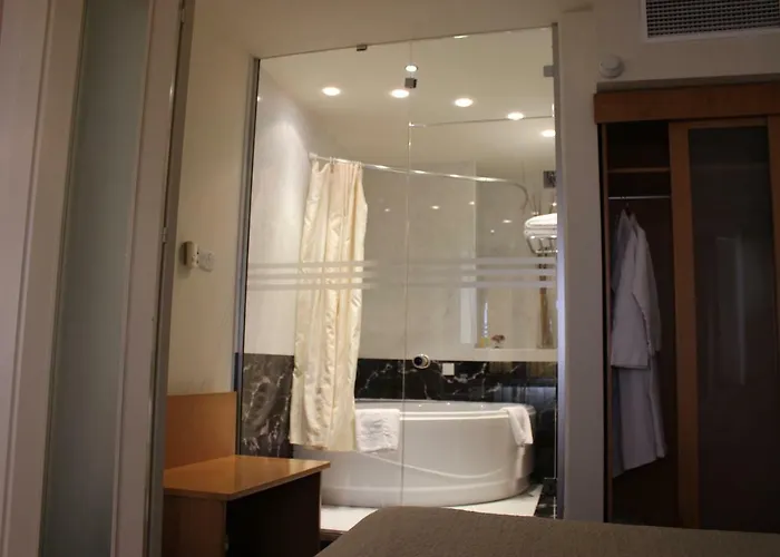 Hotell Europa Plaza 3*